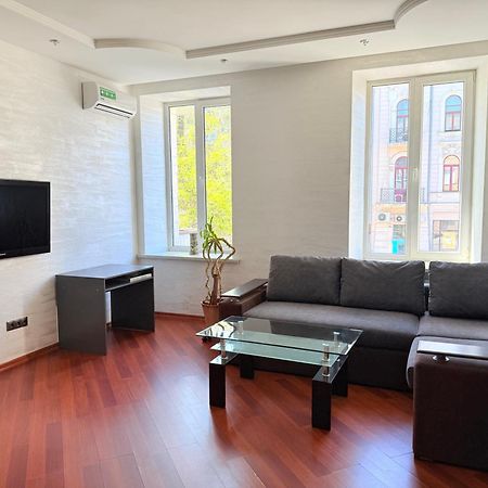 Светлая Квартира Appartement Odessa Buitenkant foto