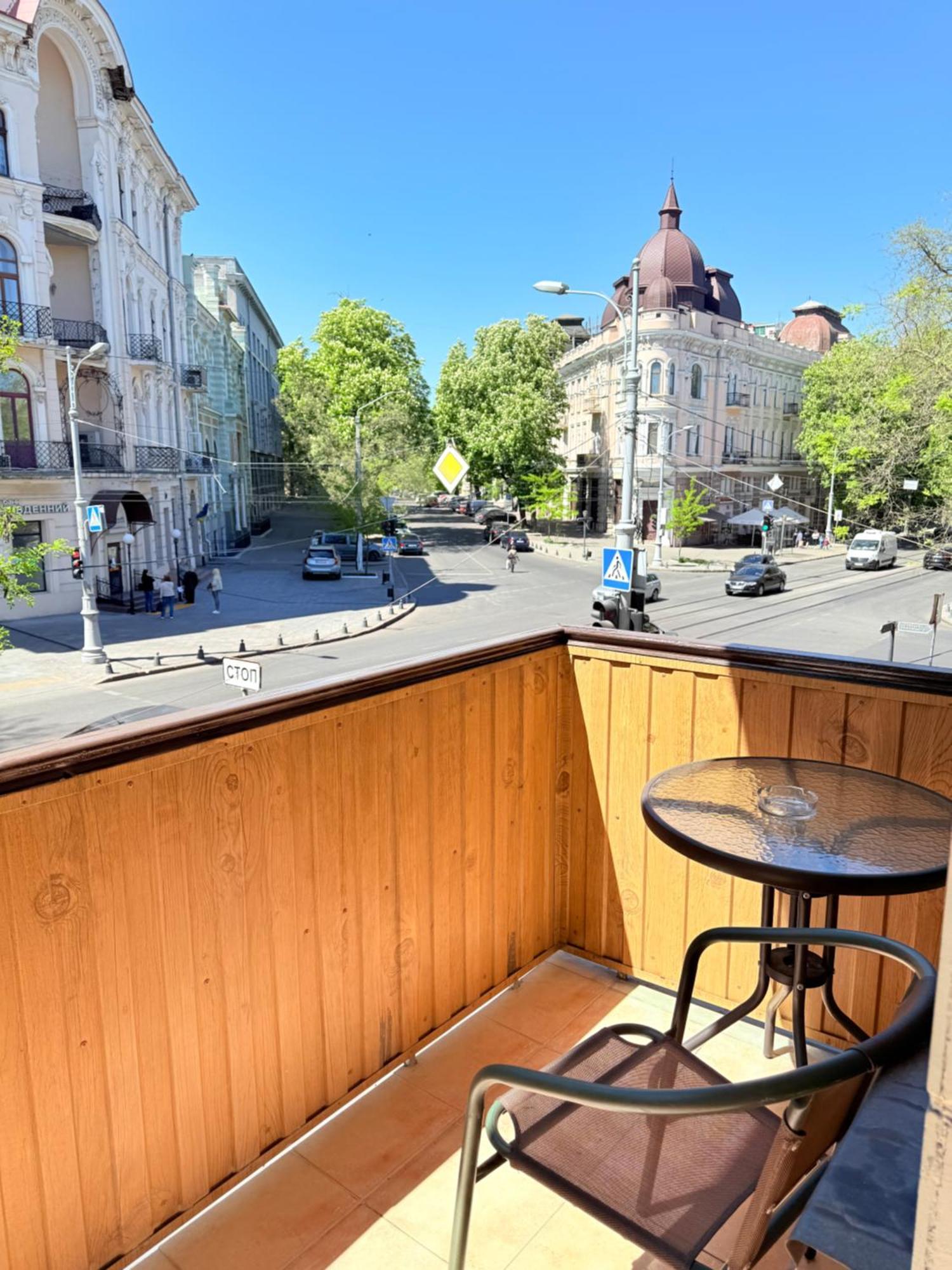 Светлая Квартира Appartement Odessa Buitenkant foto