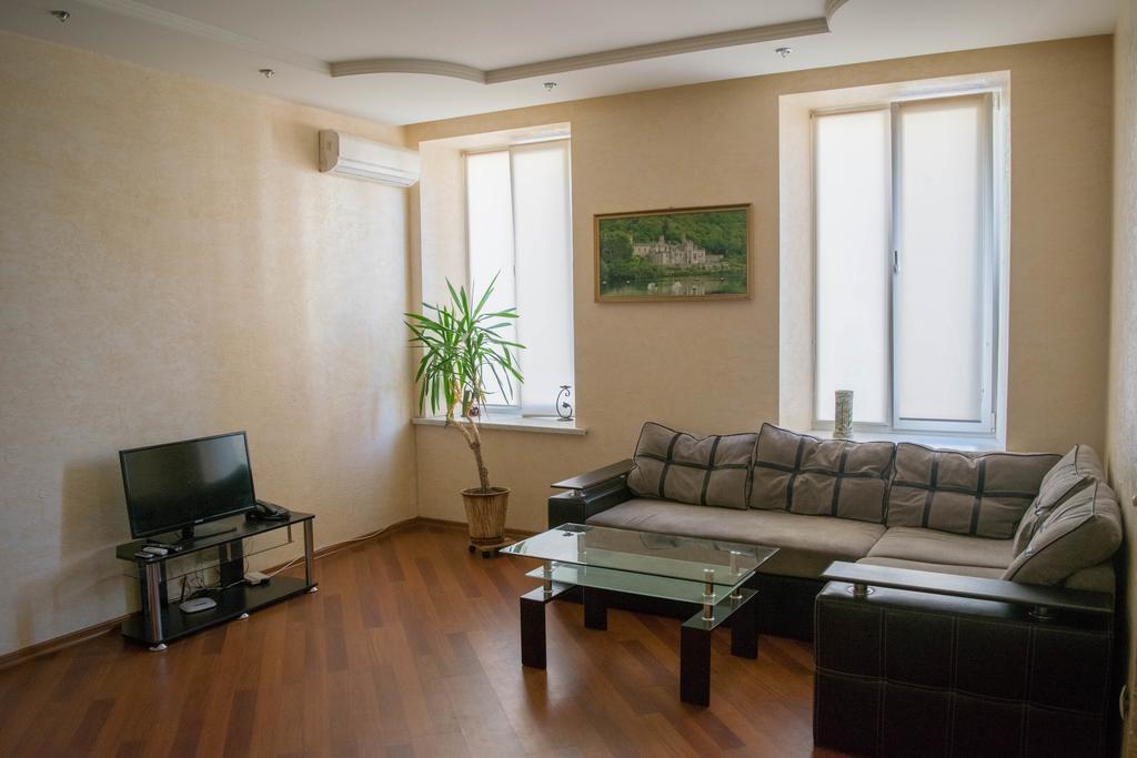 Светлая Квартира Appartement Odessa Buitenkant foto